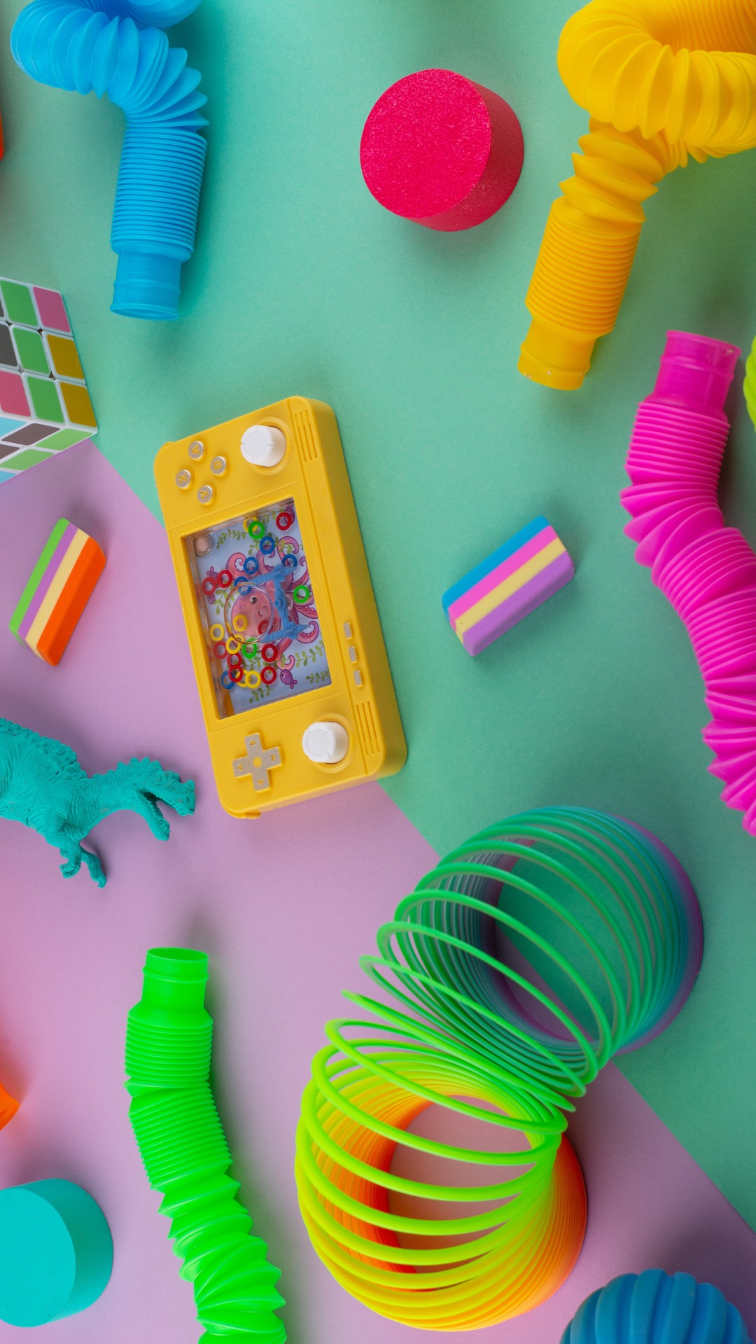 #Pub 📺
Retour en 1997 avec une pub Orangina devenue culte 🍊

Une boule de flipper hystérique et cette réplique qu’on a tous encore en tête :
« Il faut bien secouer… sinon la pulpe elle reste en bas ! »

Les années 90 n’avaient peur de rien : humour décalé et storytelling complètement barré… et c’est pour ça qu’on les adore 🤩

Chez @jonesandcomarseille, on applaudit ces pubs qui osaient tout et qui restent gravées dans nos mémoires.

Et vous, vous vous souvenez de cette pub Orangina ? 👇
……………………………………………
Enjoy Your Communication avec Jones and Co ⚓️

#PubCulte #Orangina #Années90 #PublicitéVintage #Nostalgie90s #StorytellingPub #CulturePub