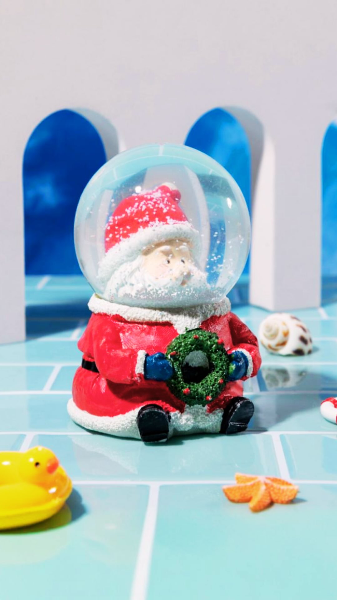 #ChristmasReveal ✨
Comme chaque année, la team Jones and Co s’applique à la décoration du traditionnel arbre de Noël de l’agence 🎄

Un soupçon d’imagination, beaucoup de bonne humeur… et la magie de Noël peut officiellement commencer ✨

Merci Mariah pour l’ambiance 🎶 Likez si notre déco vous plaît 🎅🏼🤗

Enjoy Your Communication avec Jones and Co ⚓️
……………………………………………
#jonesandco #christmasreveal #noel2025 #communicationdigitale