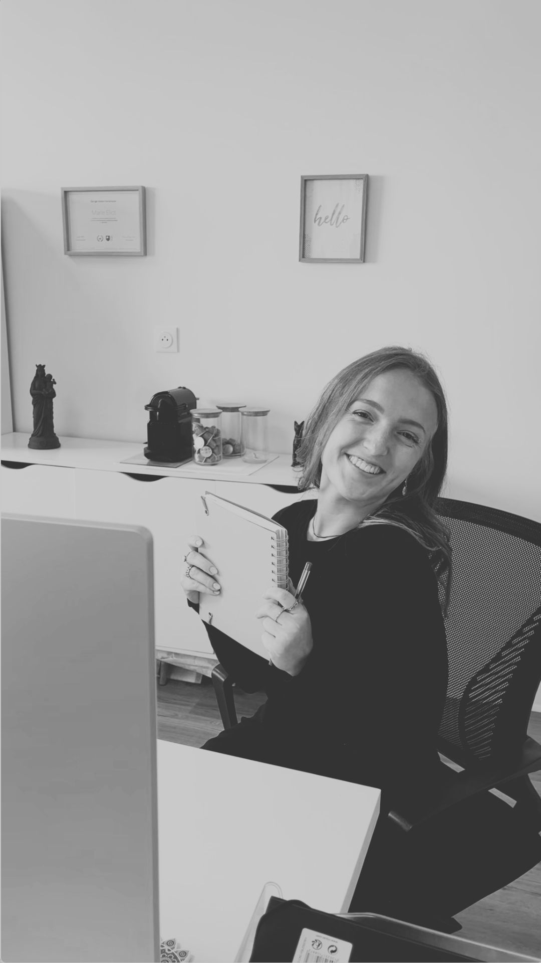 #VieDAgence 🤓
Quand ton alternante te pose une question…
puis une autre…
puis encore une…

Mais chez @jonesandcomarseille , on adore ça : la curiosité, les doutes, l’apprentissage quoi !
C’est aussi ça, transmettre un vrai savoir-faire 💙

Enjoy Your Communication avec Jones and Co ⚓️
……………………………………………
#VieDAgence #TeamJonesAndCo #AgenceDeCommunication #CommunityManag